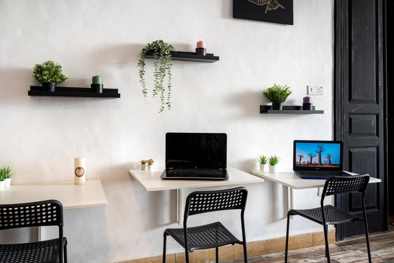 Bee Hostel Limassol Kültér fotó